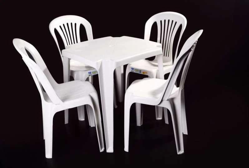 conjunto de mesa e cadeira de plástico